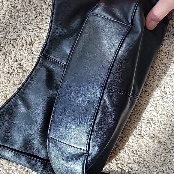 FRYE AND CO. BLACK CROSSBODY PURSE - Picture 6 of 11